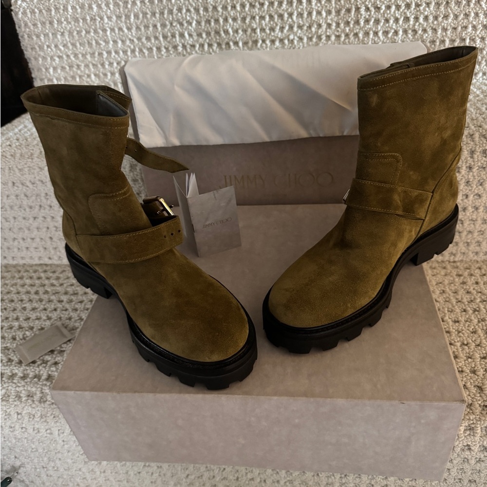 Never worn sage green absolutely beautiful boots!